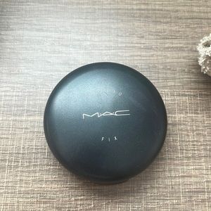 MAC Studio Fix Powder Plus Foundation c35- near perfect condition.
